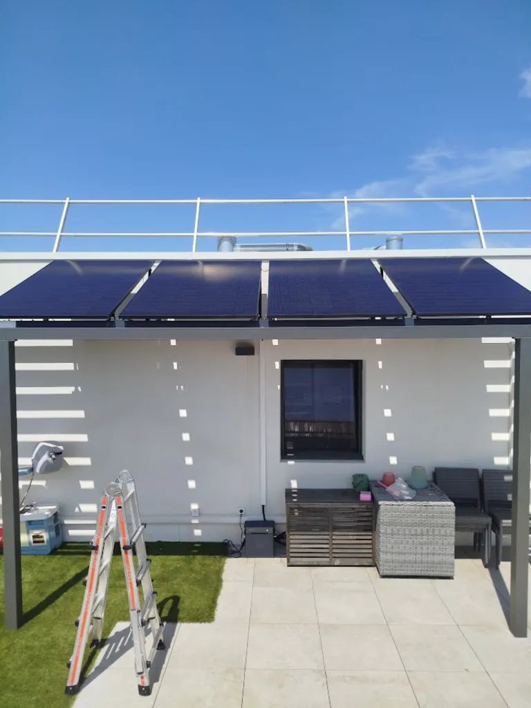 resultat final pour la pose de panneaux solaires sur pergola à st jean de vedas