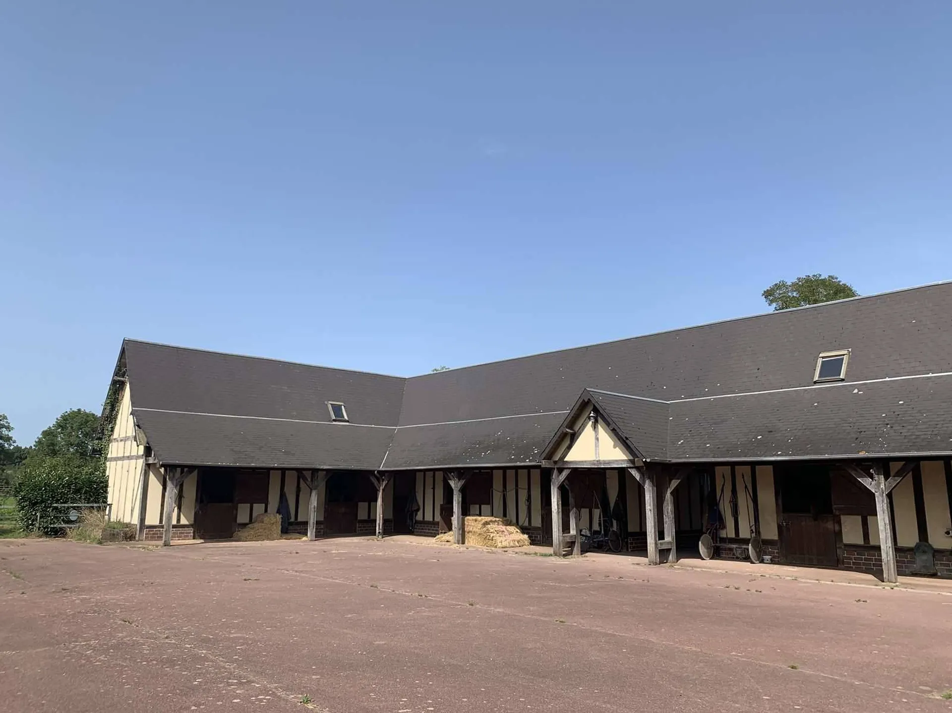 Achat HARAS sur une surface de 19 hectares dans la région de BEUVRON EN AUGE 14430