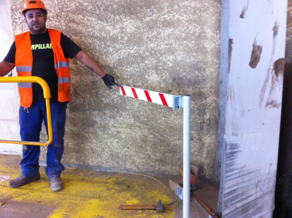 BARRIERE POUR PASSAGE PIETON MARTIGUES BDR