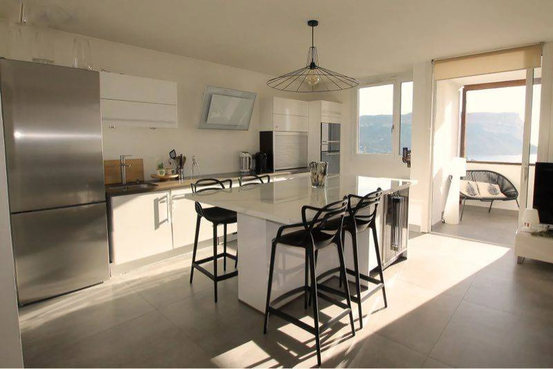 Cassis - T3 avec terrasse vue mer et parking privé dans résidence sécurisée avec piscine et tennis   