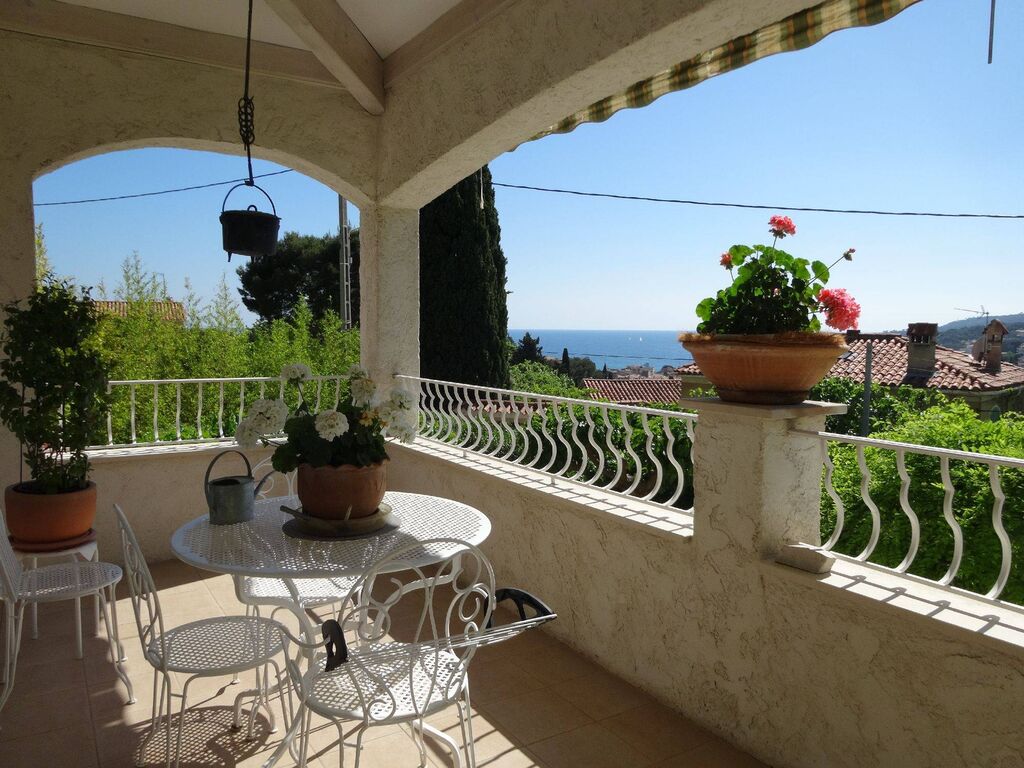 A vendre maison 6 Cassis au calme dans le centre avec piscine et garage