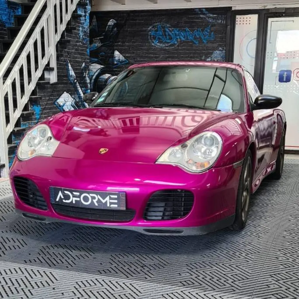 Porsche carrera 4s fuchsia