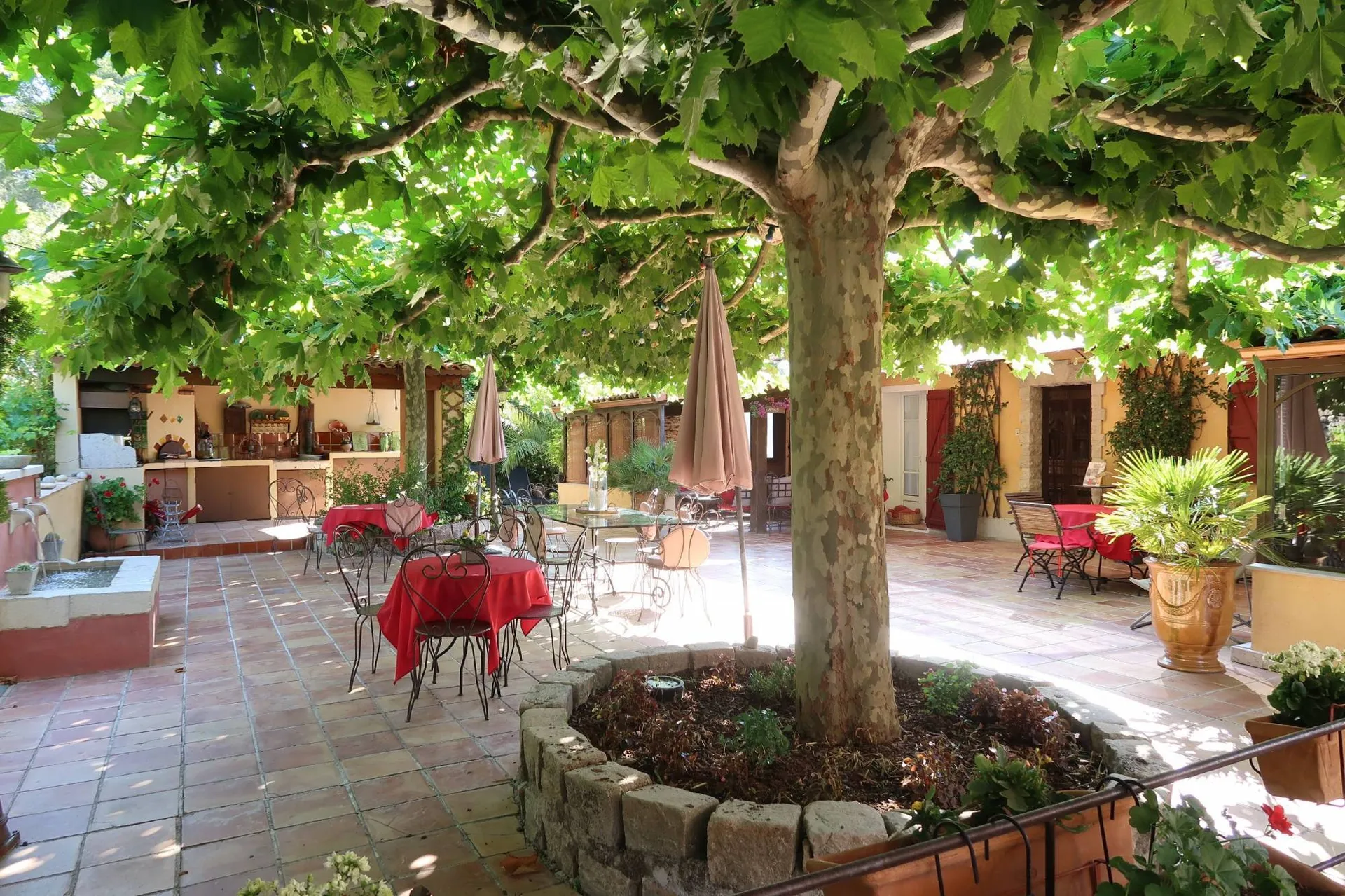 Cuisine d'été familiale propriété à vendre a Cassis