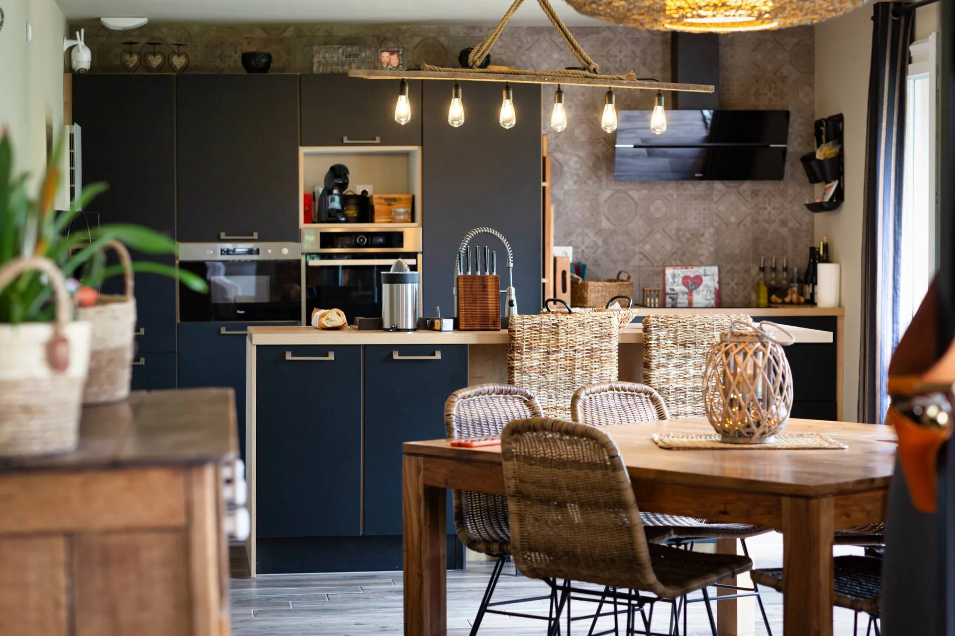 Vends, Élégance et Intimité dans un Cadre Naturel