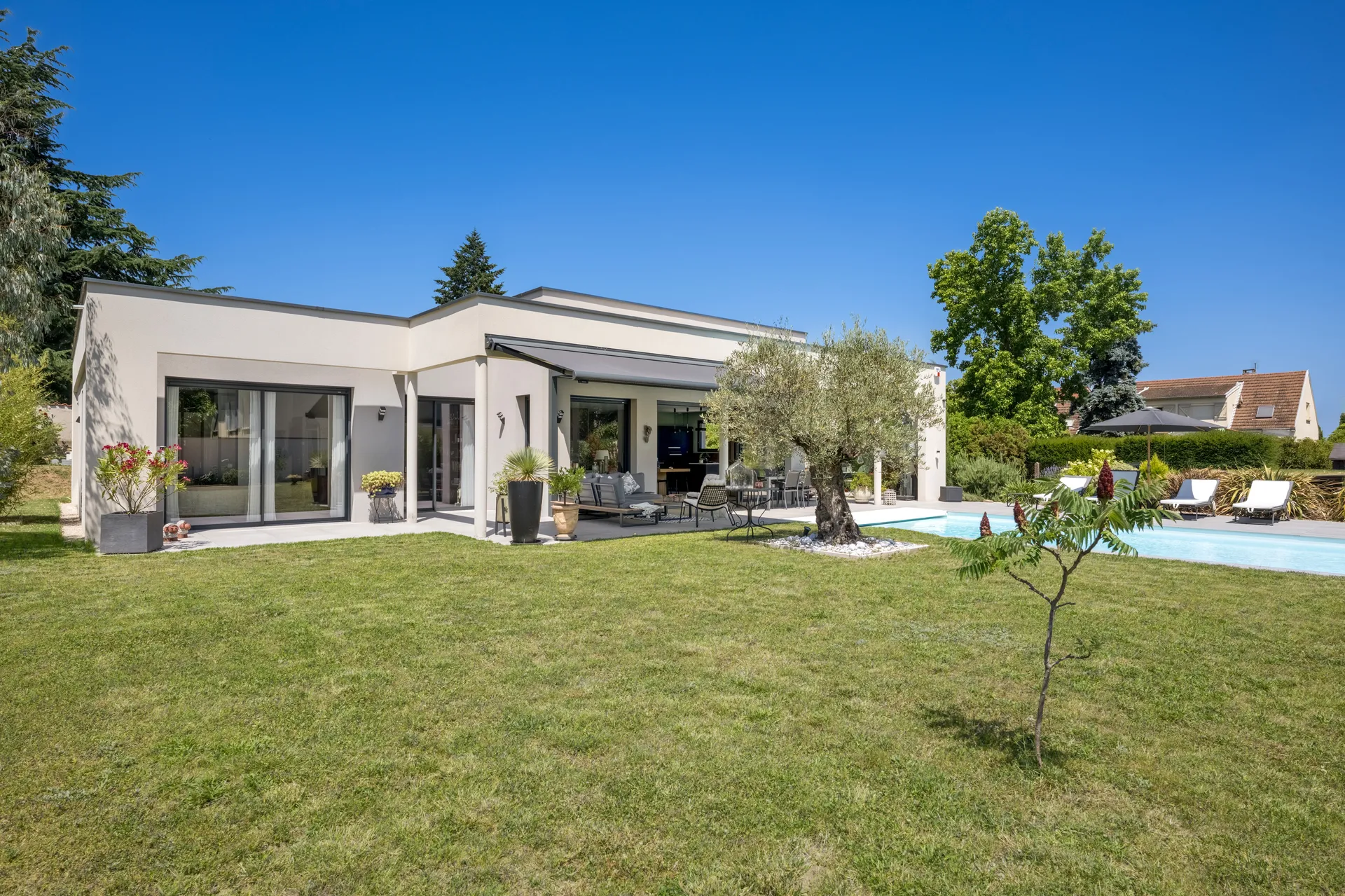Rénovation complète de maison à Lyon : quel cabinet de maîtrise d'œuvre choisir pour transformer votre bien immobilier ?
