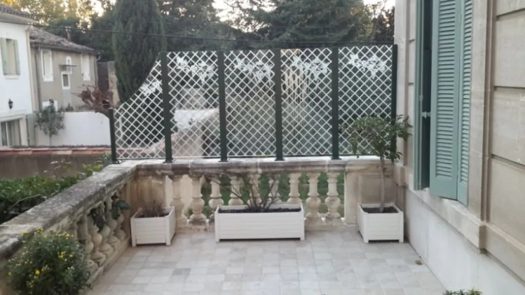 Gardes corps avec vitrages décoratifs sur Salon De Provence