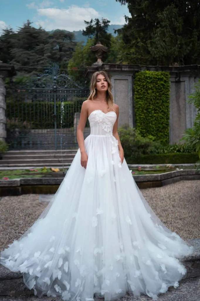 robe de mariée bustier princesse bohème brodé de fleur d'organza  13001 marseille