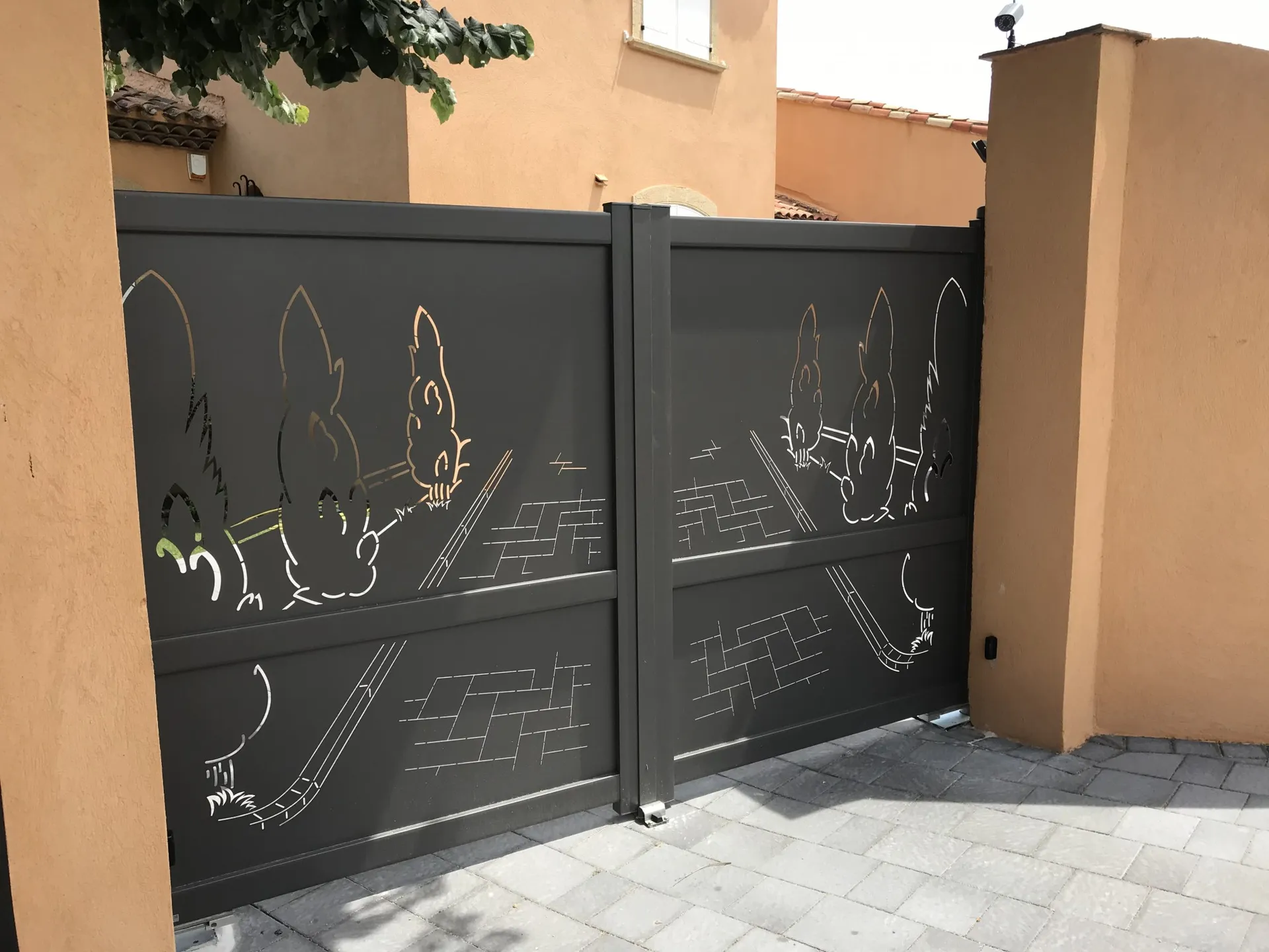 Portail en aluminium sur-mesure installé à Marignane