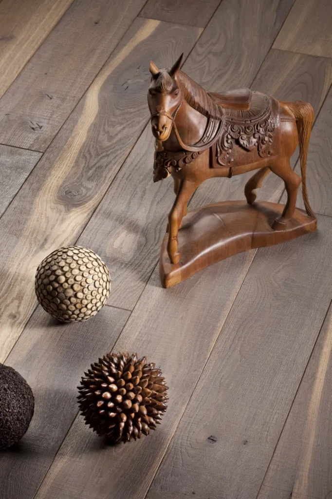 Parquet chêne de l'est colori café viennois scié