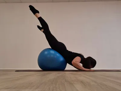 Pilates pour soulager les douleurs de dos renforcer la sangle abdominale et améliorer le maintien du corps au quotidien efficacement proche Gradignan