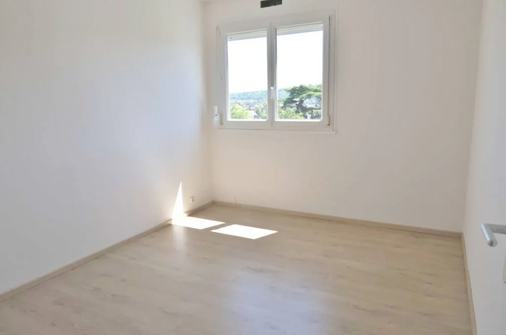 A vendre appart 3 chambres proche centre ville d'elbeuf 76