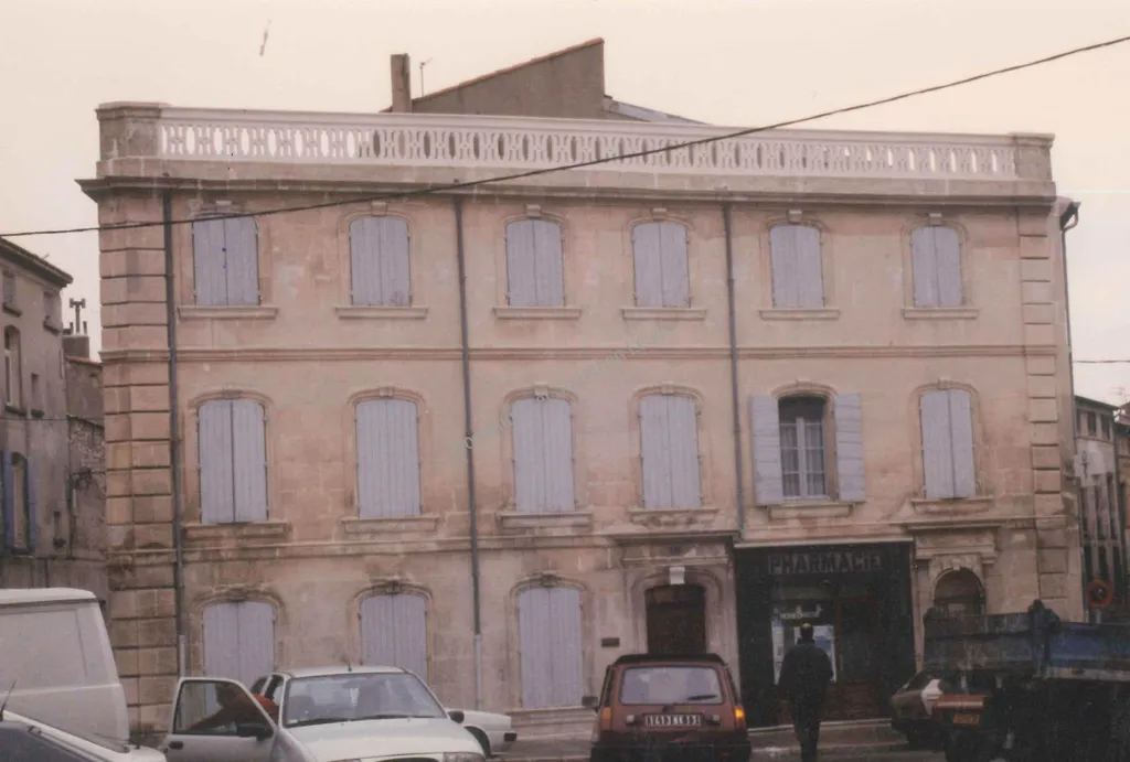 Balustrade en pierre blanche d'Estaillades
