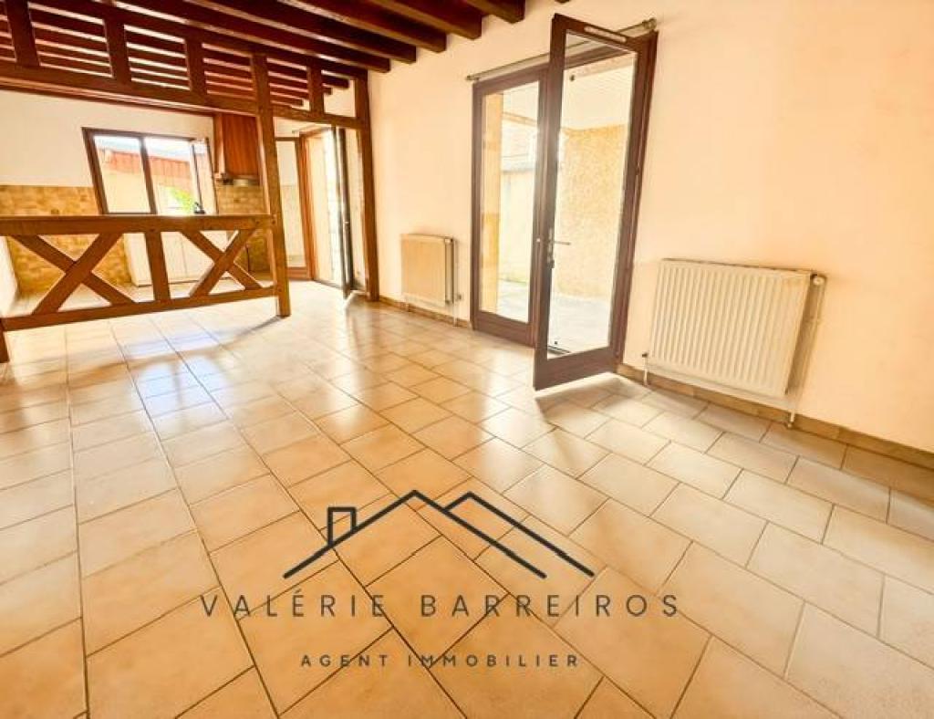 A acheter lot de deux maisons sur la commune de CAUDEBEC LES ELBEUF 76320