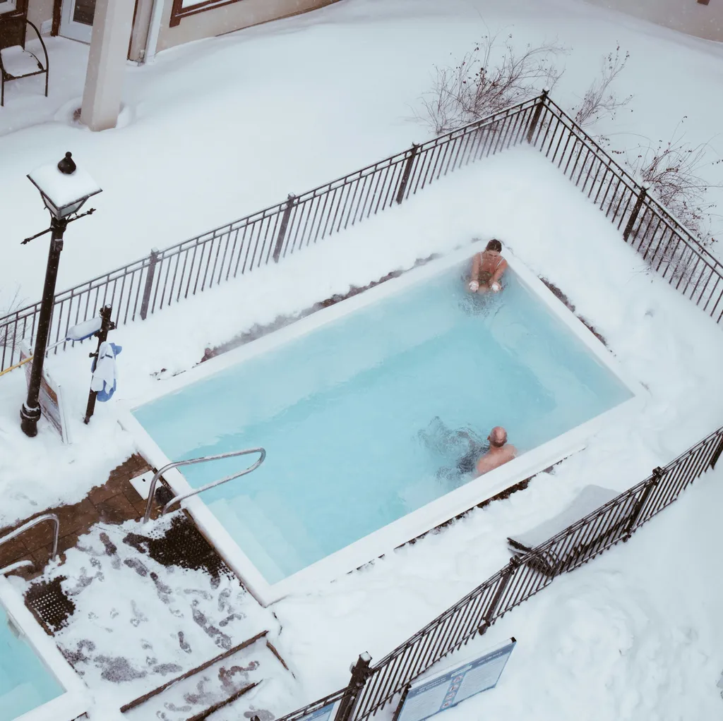 Comment mettre en hivernage sa piscine : protéger son bassin efficacement pendant l’hiver