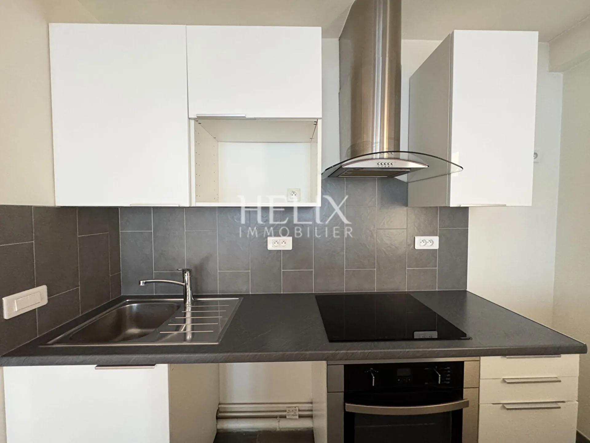 A louer bel appartement 4 pièces de 91,34 M2 avec un balcon de 6 M2 à deux pas de la place du marché, 5 minutes du RER.