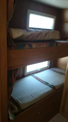 lit superposés dans un camping car occasion rapido à grans 13450
