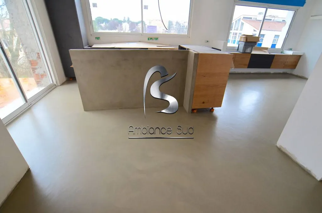 SOL EN BETON CIRE TALOCHE SUR CHAPE FLUIDE CIMENT A MANOSQUE