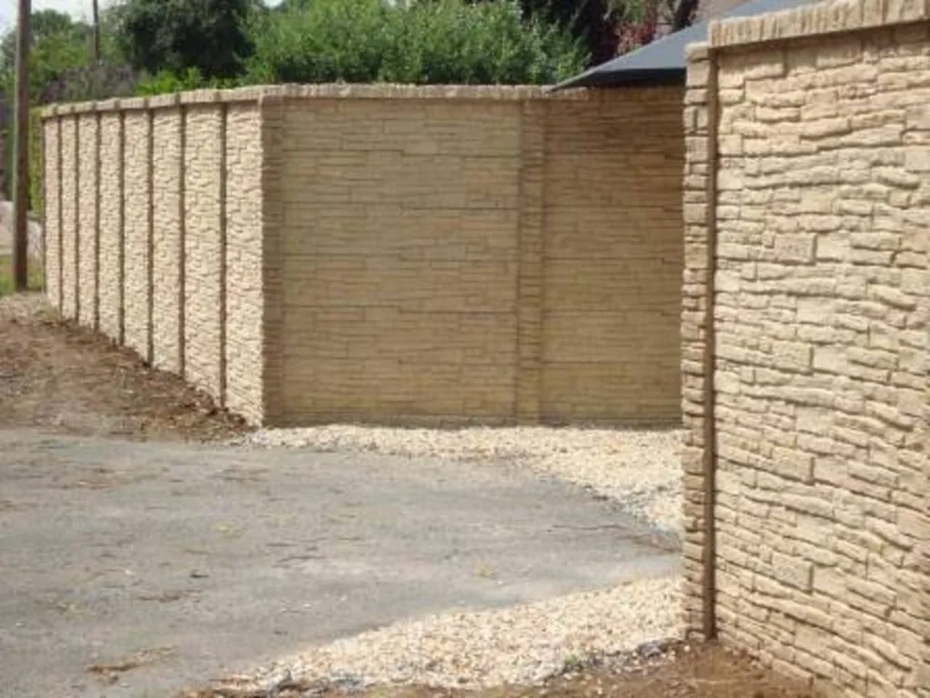 Création de mur périphérique en plaques impression pierre dans à Serquigny l'Eure 27