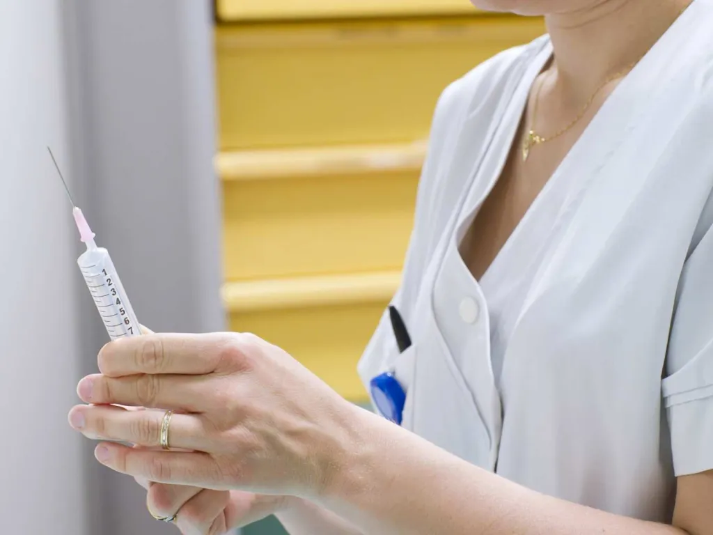 reportage photo santé préparation d'une seringue