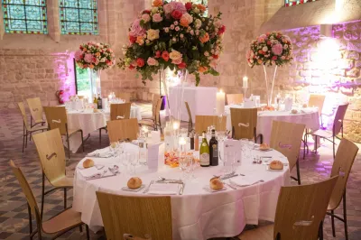 dîner de mariage dans une abbaye
