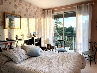 Appartement traversant 5 pièces 122,10 M², balcon 15,80 M2, parking, piscine Le Pecq 8' RER A