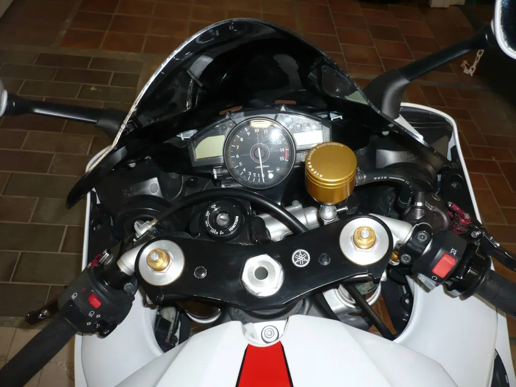 YAMAHA R1 DEPOT VENTE