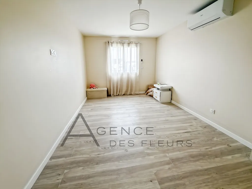 A vendre maison contemporaine de plain-pied de 102 m² sur un terrain de 320 m² sur la commune de SAINT AUBIN LES ELBEUF 76410