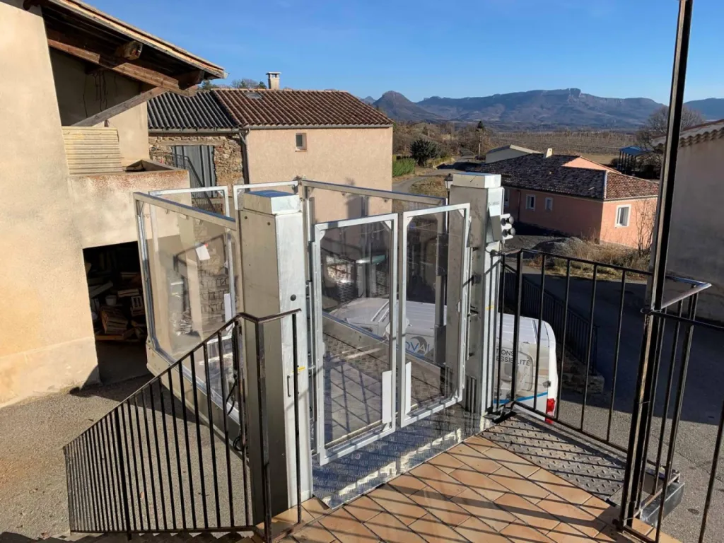 demi-portes sur la Strategos plateforme verticale à sisteron près de Digne