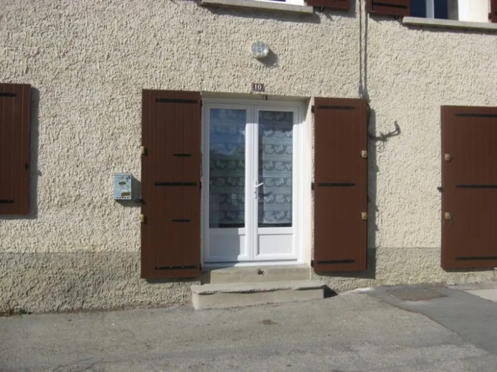 Pose de menuiseries  PVC sur mesure avec certification CEKAL et CSTB