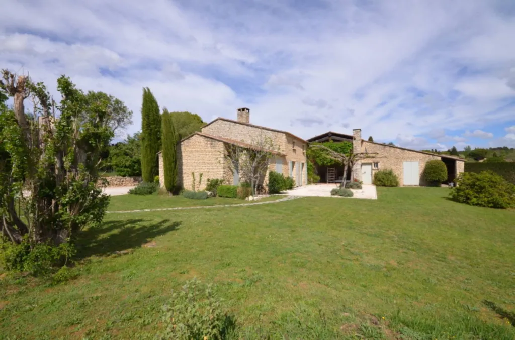 Rénovation d'un mas dans le Luberon par l'agence d'architecture Inspirations d'Intérieurs