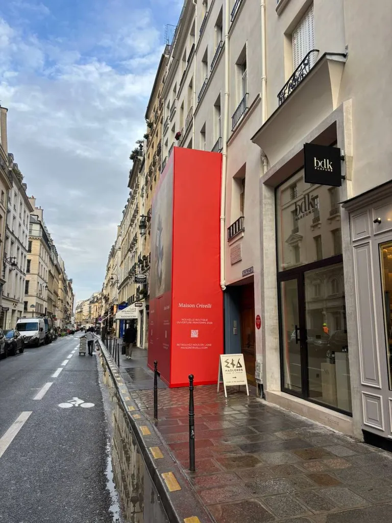 Pose de l'habillage de palissade pour la Maison Crivelli à Paris 75008