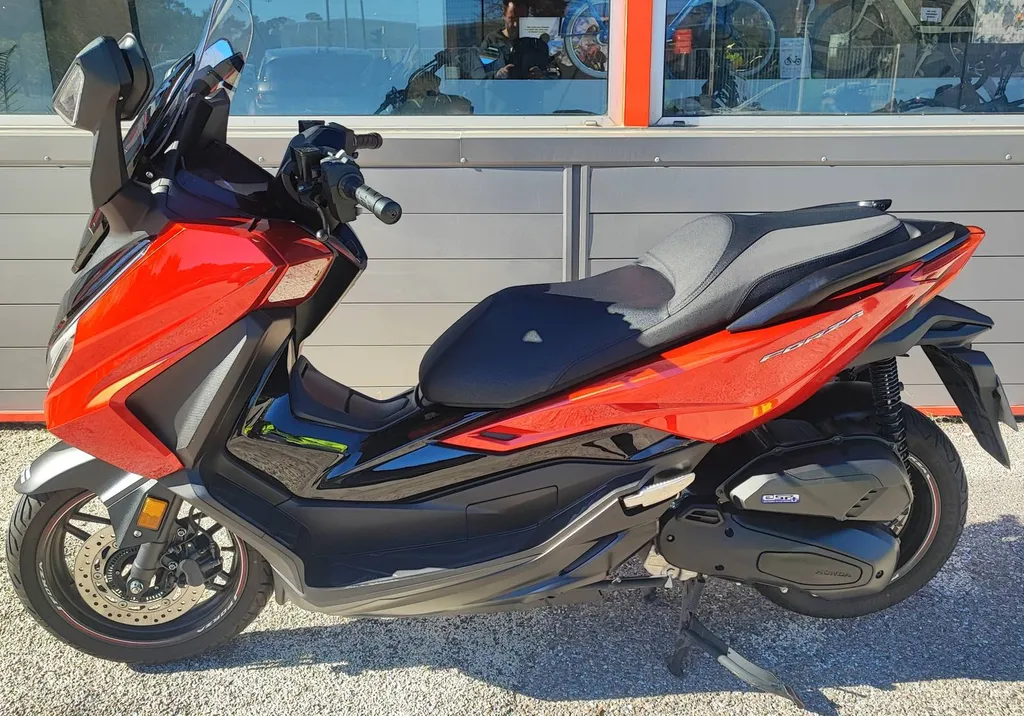 HONDA FORZA 125 DU 03/2024 AVEC 14500KM.