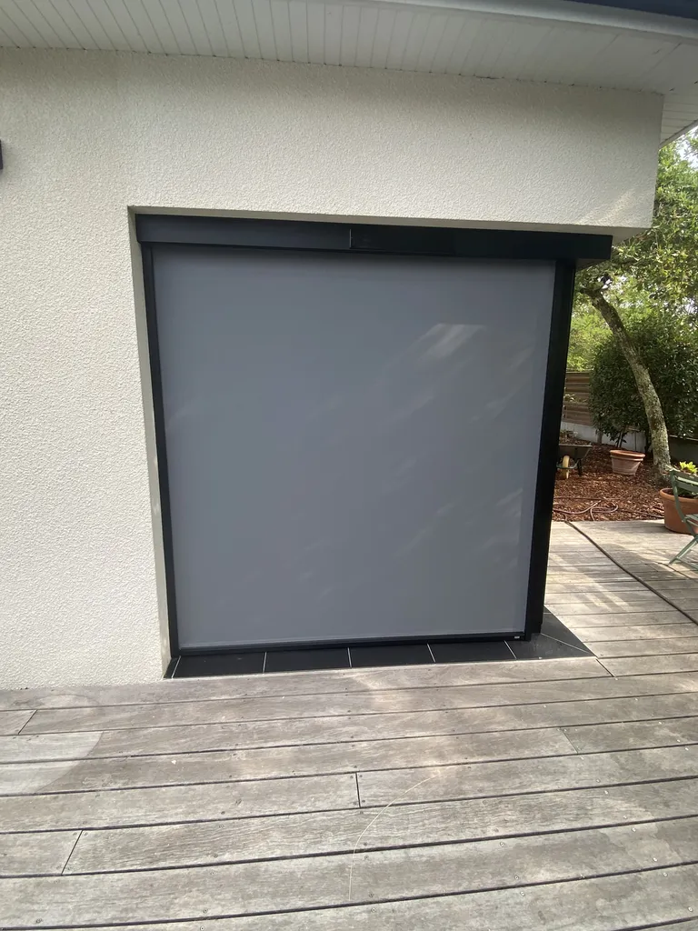Store SCREEN une protection solaire sur mesure pour améliorer le confort intérieur 