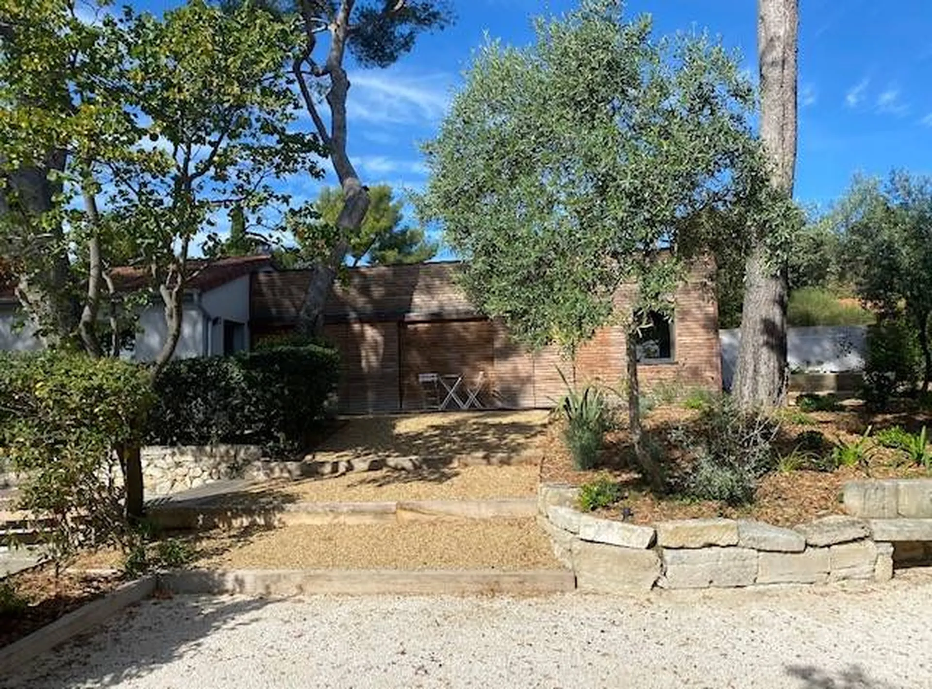 Création de jardin à Avignon 84000 par un paysagiste dans les Alpilles 13430, pour un aménagement paysager personnalisé et soigné
