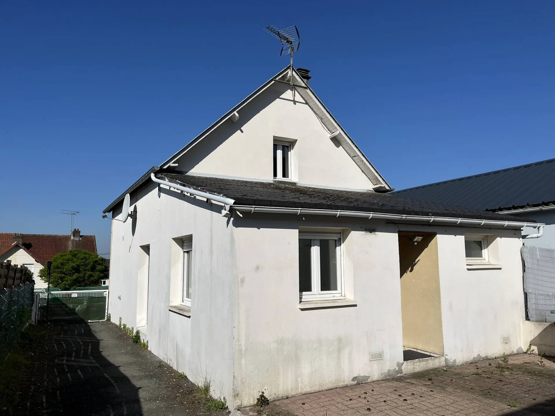 Ensemble immobilier, à vendre, en centre-ville du Trait - Idéal investisseurs !