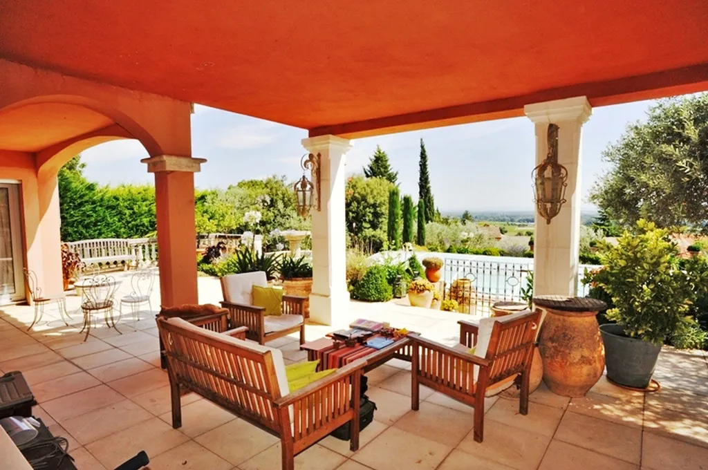 Proche Avignon, maison avec piscine aux vues exceptionnelles