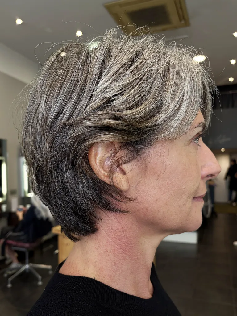 Coiffeur femme expert en coupe 
