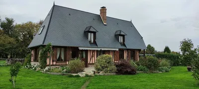 A acquérir, Maison en colombages posée sur un terrain de plus d'un hectare avec dépendances, dans la région de Lieurey 27560