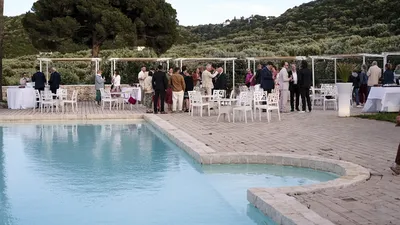 Un mariage organisé dans les traditions culinaires et musicales italiennes dans un restaurant chic en Italie dans les Pouilles