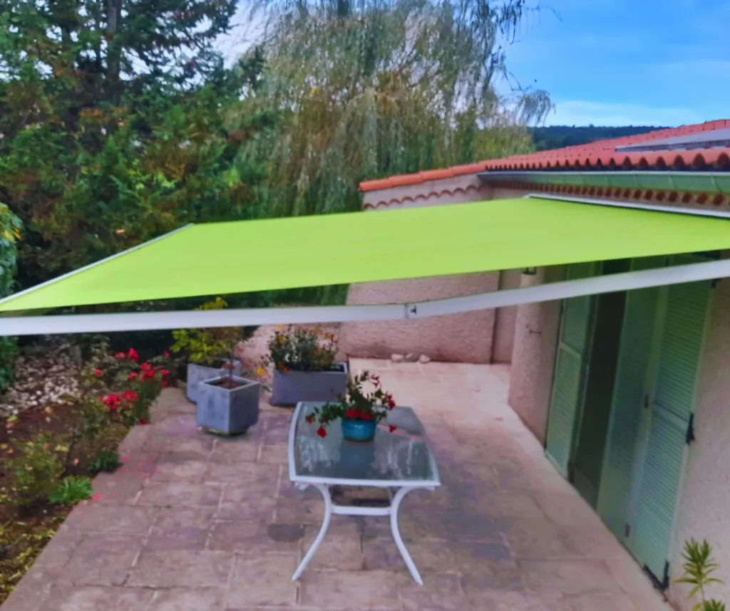 pose store-banne motorisé Galaxie vert pomme avec capteur de vent près du Puy-en-Velay par 3 Baies