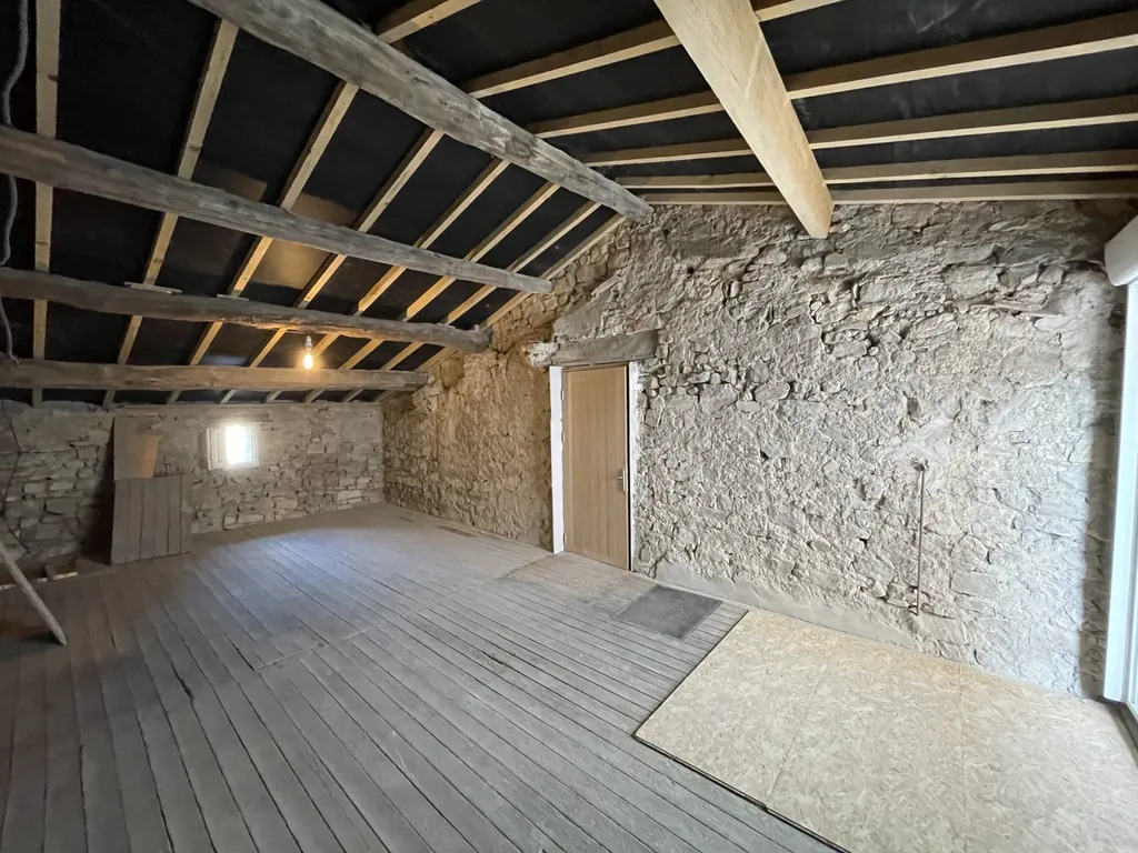 Rénovation des murs d’une chambre parentale à la chaux à Causses et Veyran proche de Béziers dans l’Hérault