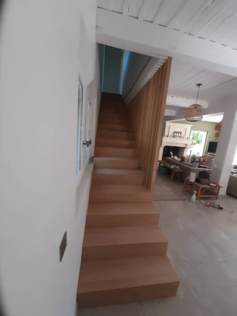Fabrication et pose d'un agencement complet avec rénovation d'un escalier béton en bois, chêne massif à Aix-en-Provence dans les bouches du Rhône