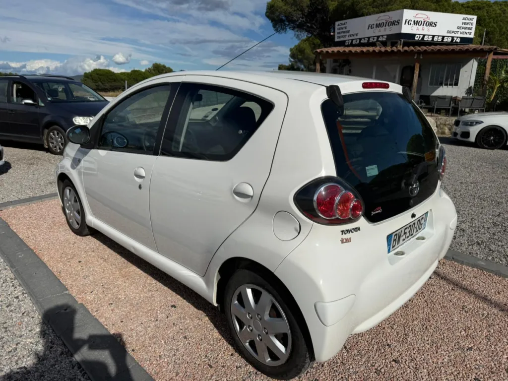 TOYOTA AYGO connect