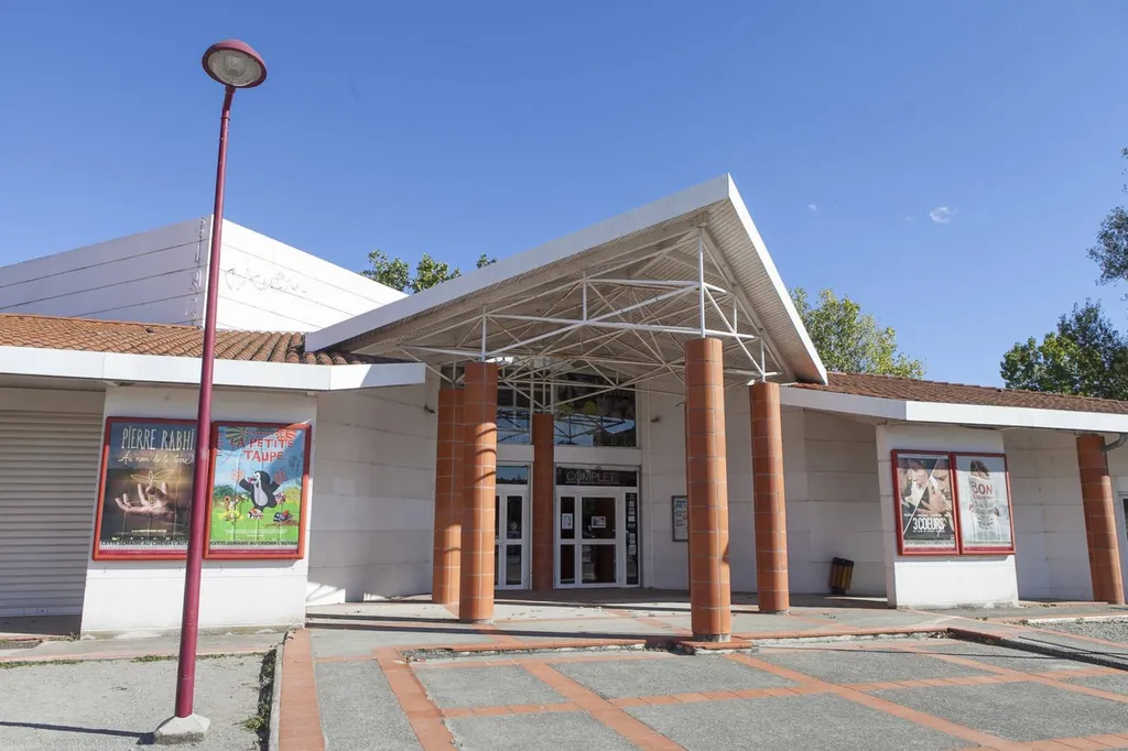 Cinéma de Ramonville - Chantier de toile murale acoustique Plafonds Tendus Occitans