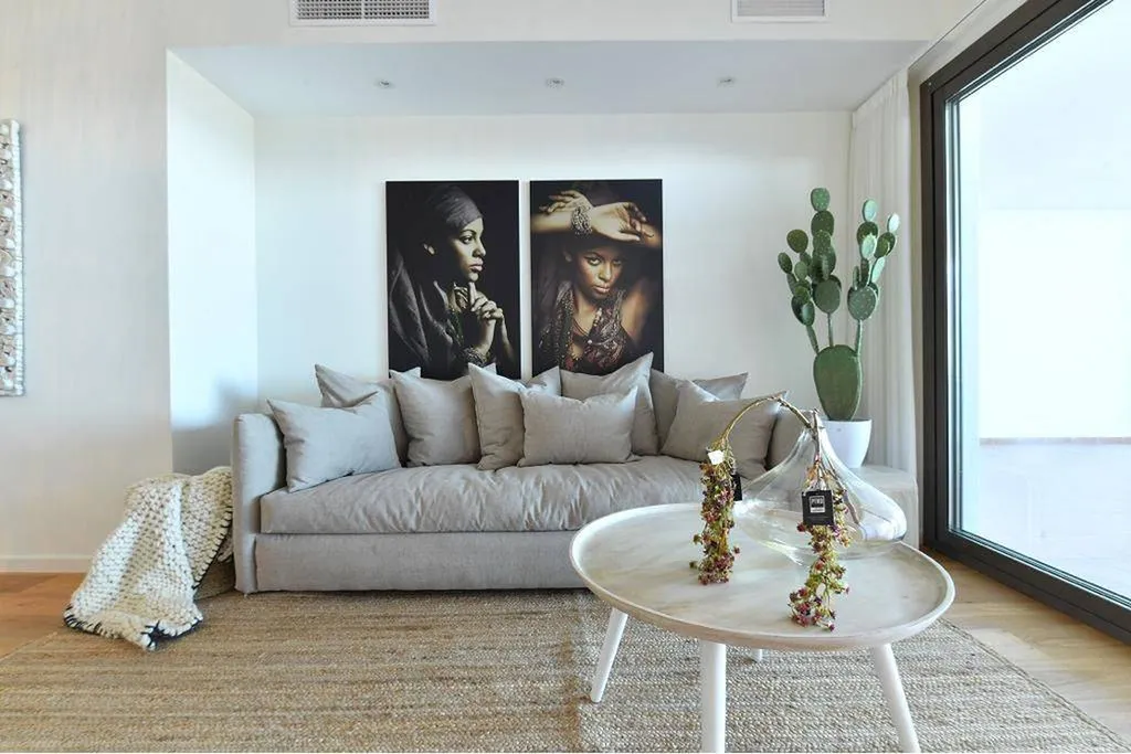 Canapé gris 4 places confortable à hyères 83400 vers Mayol