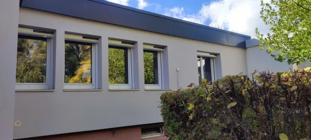 Volets roulants version solaire avec moustiquaires intégrées à Quetigny