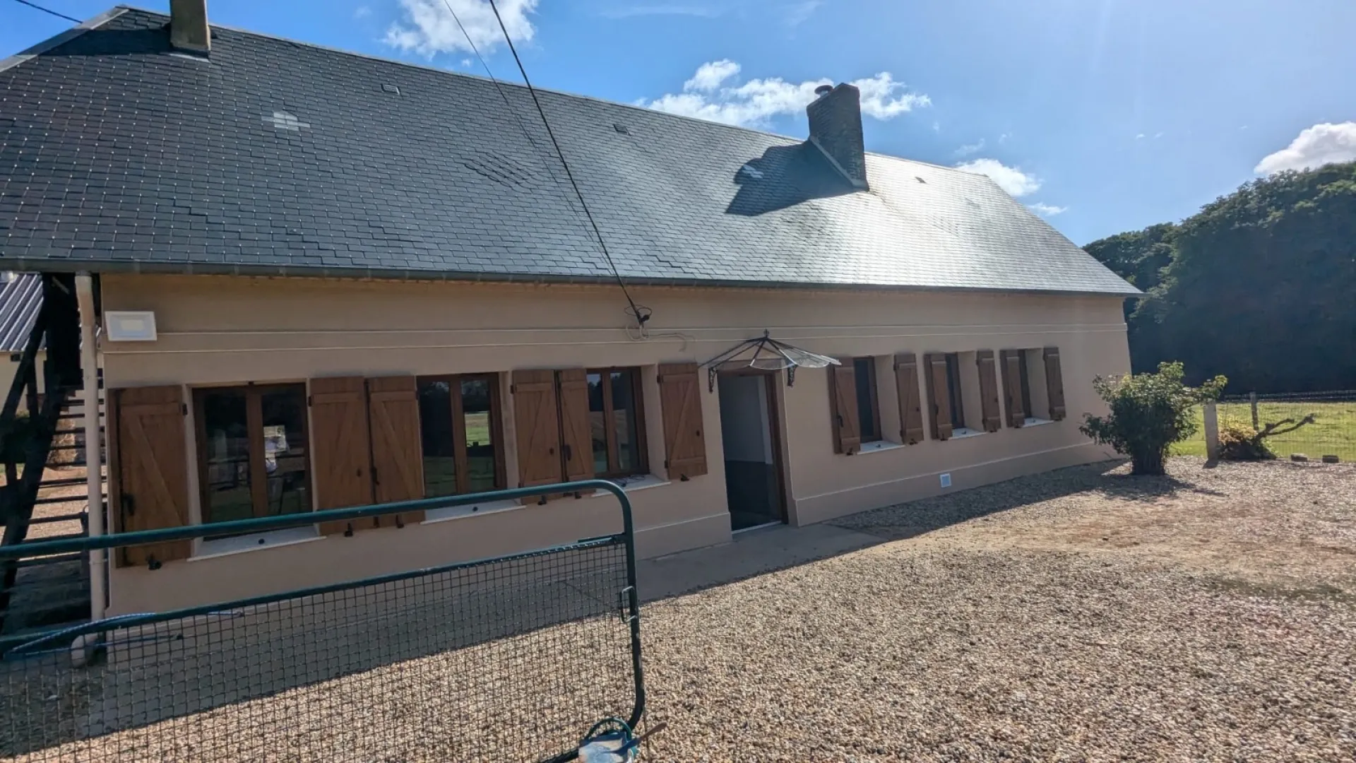 Ravalement de Façade à la Chaux sur Maison Individuelle près du Havre : Optez pour DRM Rénovation, Entreprise RGE