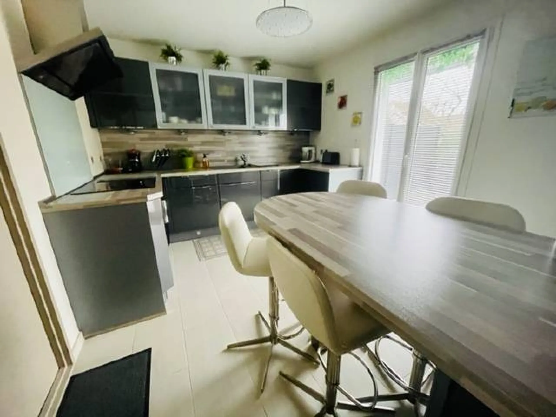 A saisir pavillon de 93 m² édifié sur un terrain de 341 m² sur la commune de CAUDEBEC LES ELBEUF