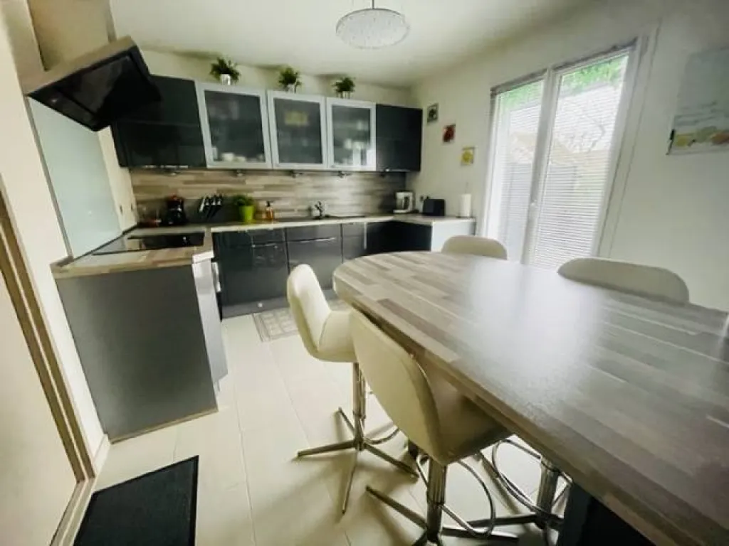 A saisir pavillon de 93 m² édifié sur un terrain de 341 m² sur la commune de CAUDEBEC LES ELBEUF