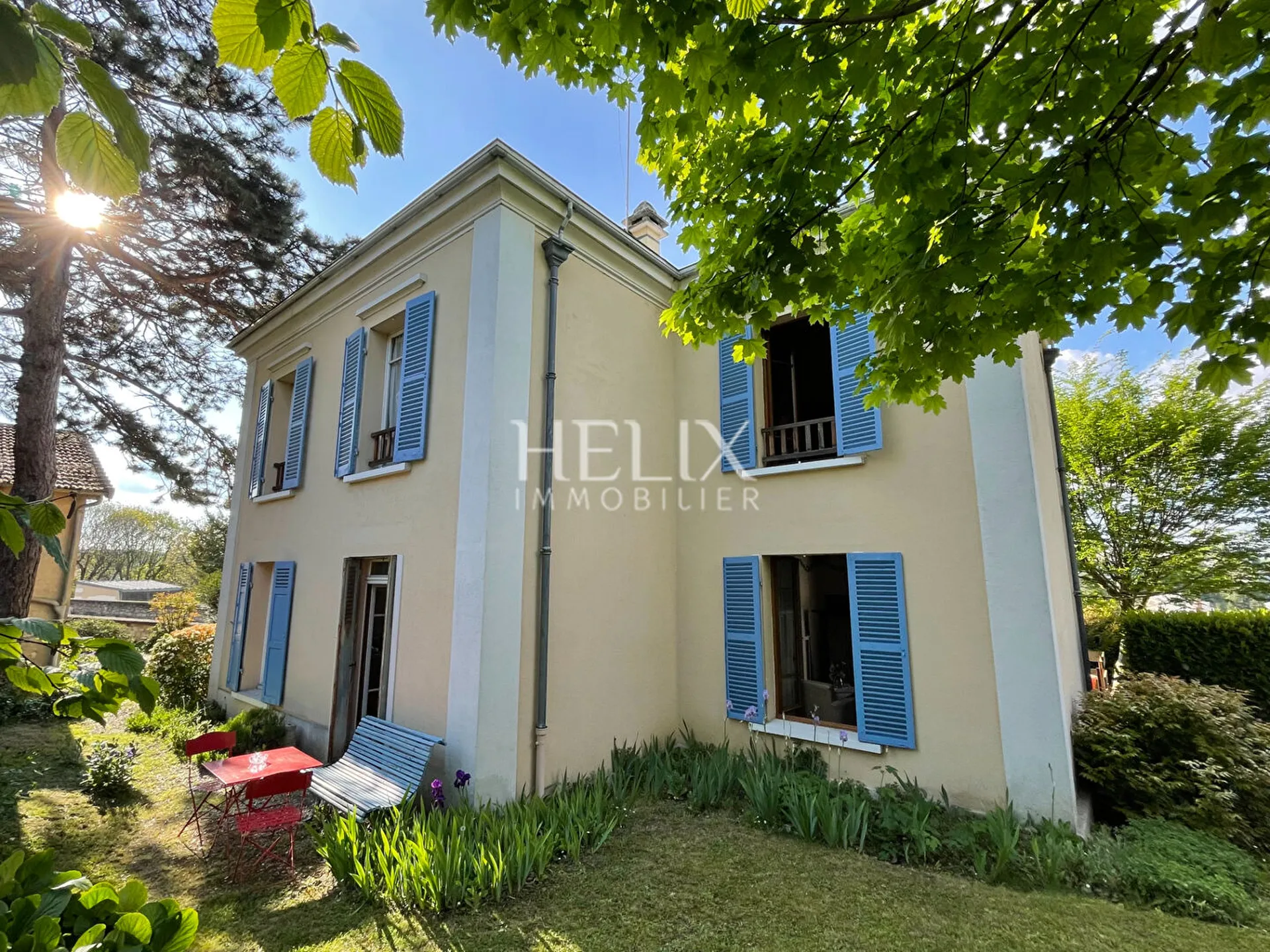 Maison 6 pièces de 135 m2 et  grande dépendance sur une parcelle de 700 M2